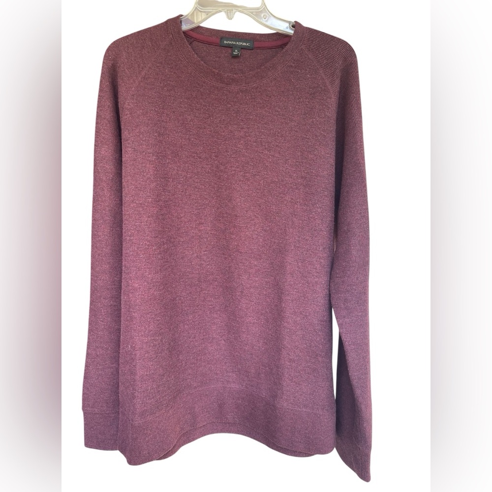 Banana Republic Men's size XL Burgundy Crewneck Sweater logo